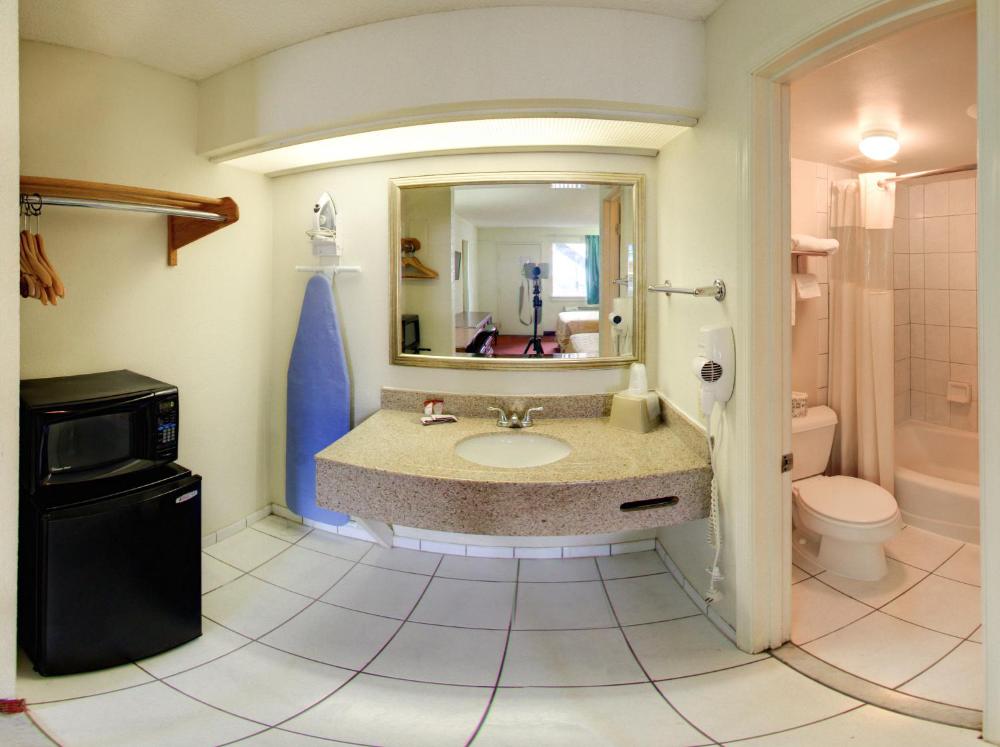 Double Room with Two Double Beds - Smoking interior